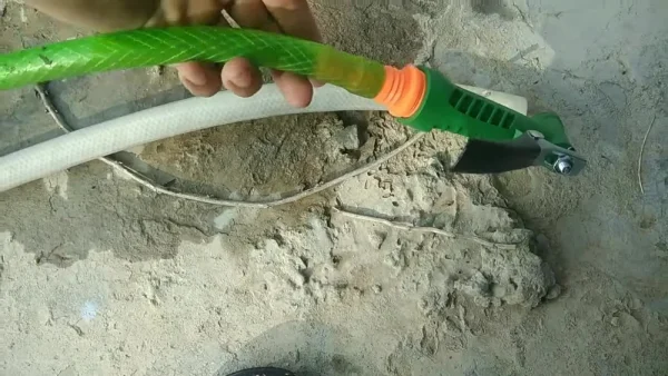 Plastic Water Spray Gun - Image 3